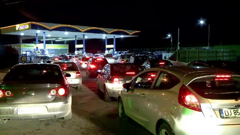 Autoritățile promit pedepse pentru cei care au scumpit carburanții. ”Sancţiunile vor fi aplicate ferm şi la nivelul maxim”