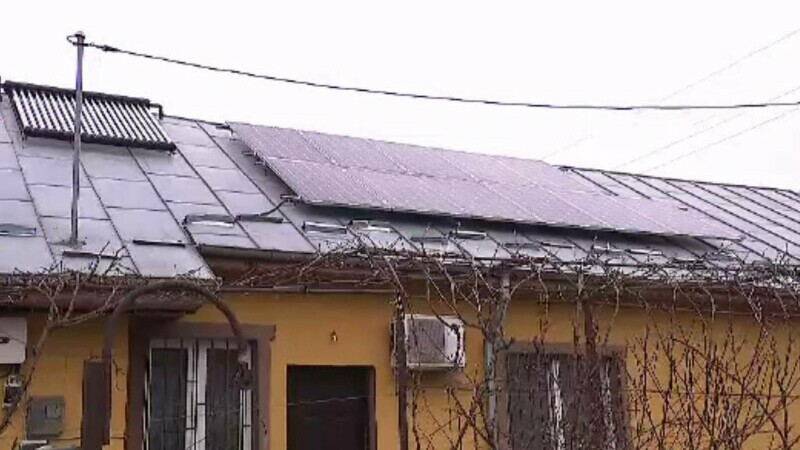 Firmele care montează panouri fotovoltaice nu mai fac față comenzilor. Românii sunt speriați de prețurile la energie
