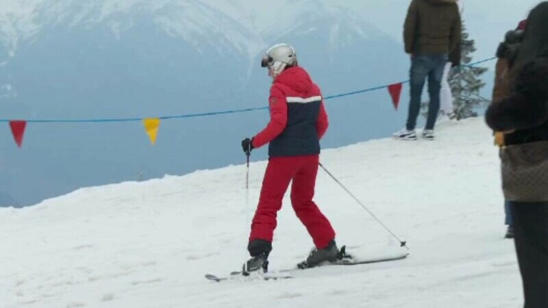 Turiștii s-au bucurat de ultimele zile de schi din sezon, la Păltiniș și Voineasa. Au organizat și un spectacol cu lumini