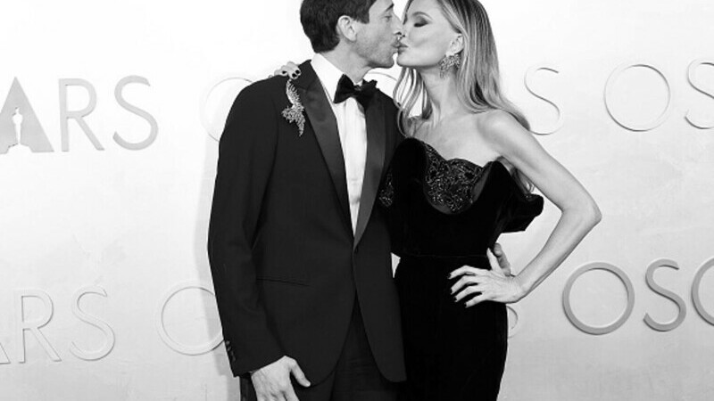 Premiile Oscar 2025. Cele mai îndrăgite cupluri și momentele lor romantice de pe covorul roșu
