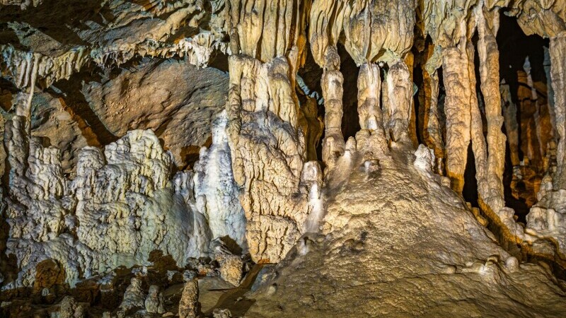 peștera muierii / peștera muierilor