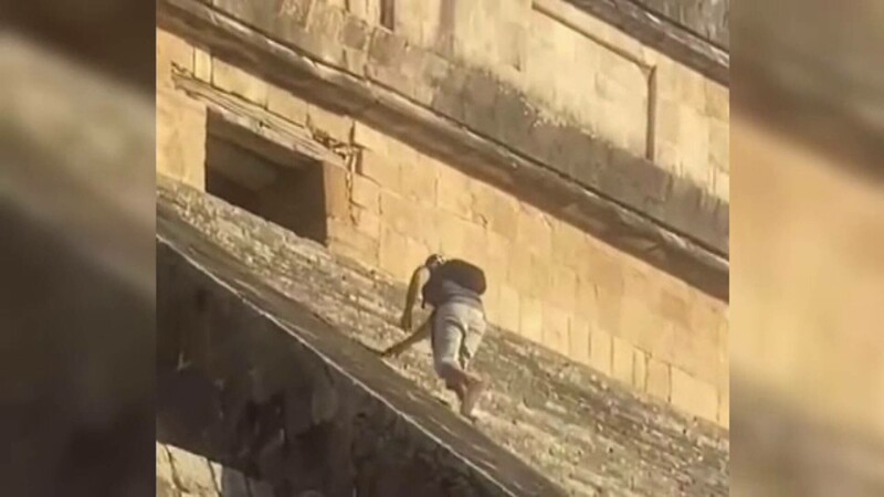 Unturist german a escaladat o piramida mayașă