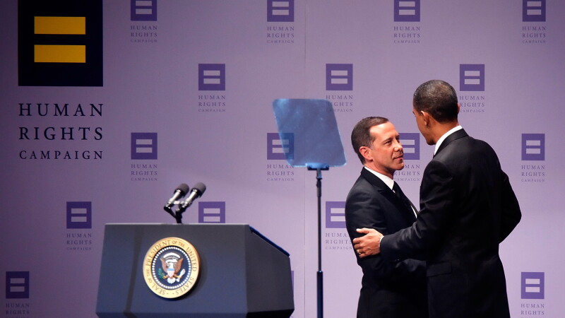 Barack Obama si Joe Solmonese (presedintele Organizatiei pentru Apararea Drepturile Omului)