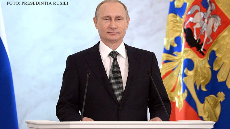Vladimir Putin cu steagul Rusiei
