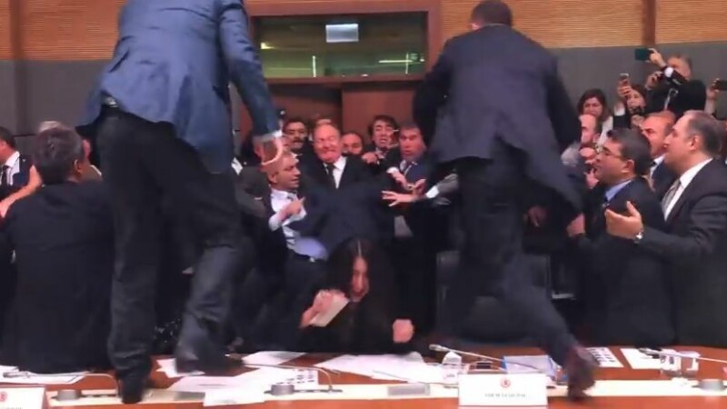 Bataie in Parlamentul Turciei