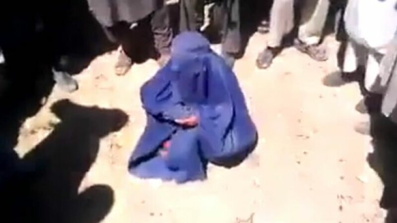 femeie executata de talibani