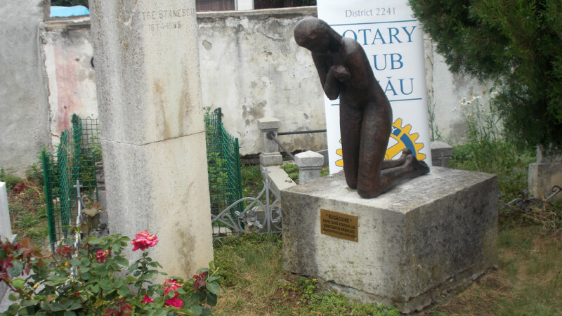 O noua copie a celebrei lucrari 'Rugaciunea' de Constantin Brancusi a fost instalata in Cimitirul Dumbrava din Buzau, pe soclul din piatra ce poarta semnatura marelui artist.