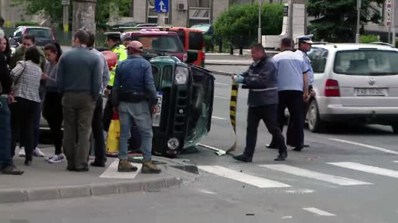 accident Cluj, masina rasturnata