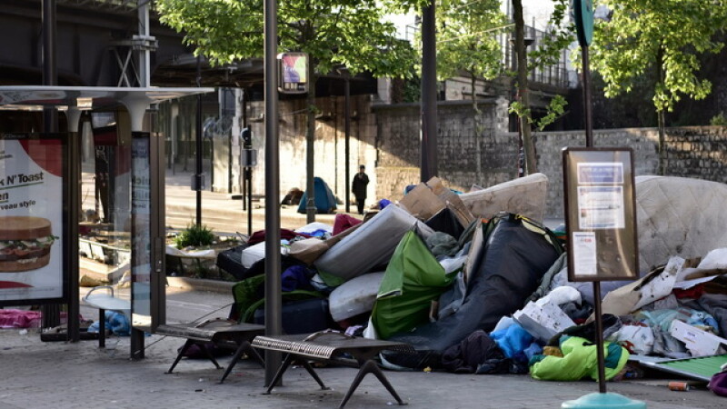 Migranti evacuati din Paris