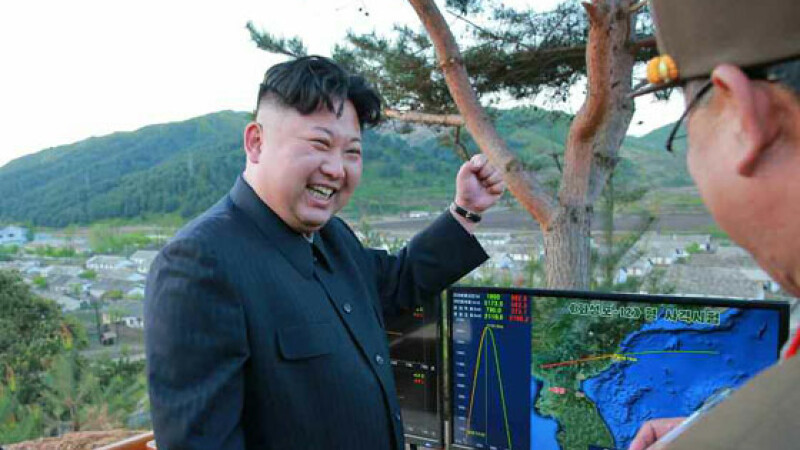 Kim Jong Un si generali nord-coreeni