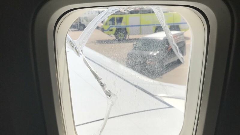 geam fisurat avion