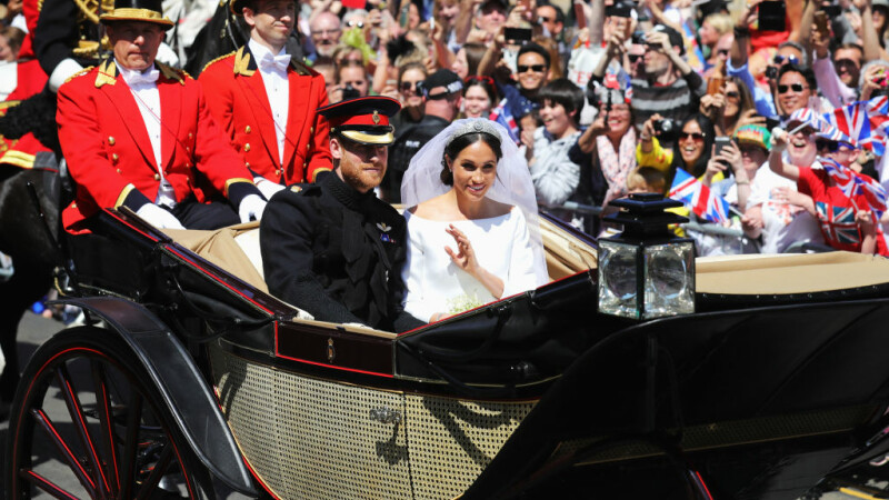 Harry si Meghan in caleasca