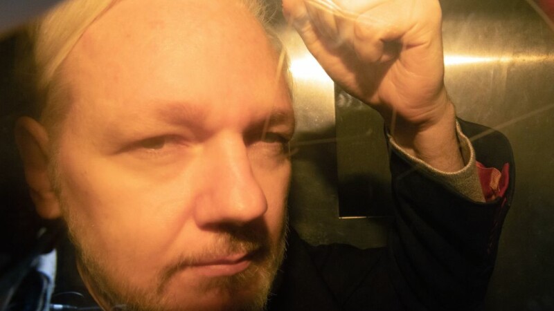 Julian Assange la tribunal