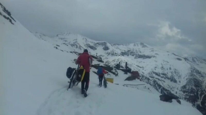 ucraina, turisti, transfagarasan, biciclete,