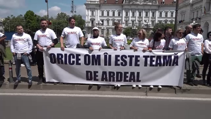 Dăncilă, întâmpinată cu proteste în Arad: ”Orice om îi este teamă de Ardeal”