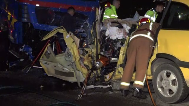 Un şofer de 21 de ani și-a găsit sfârșitul sub un TIR. Mărturiile martorilor accidentului