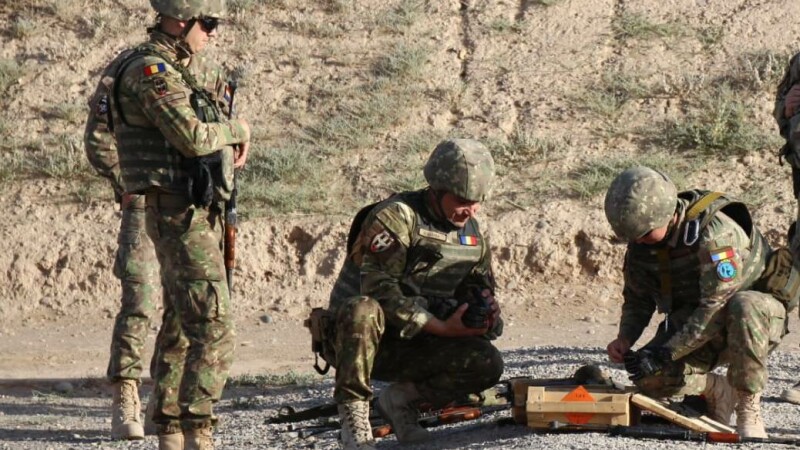 militari romani in Afganistan