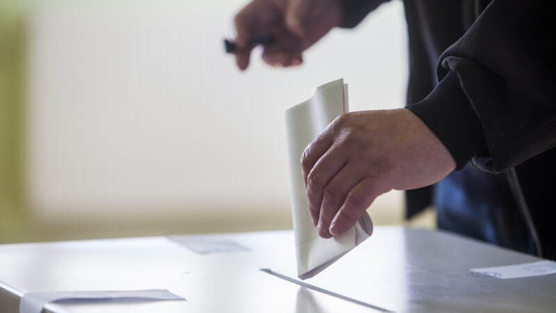 Irlandezii aprobă prin referendum liberalizarea divorţului. 82% de voturi pentru