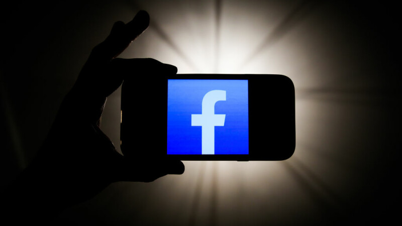 Facebook permite companiilor să deschidă magazine online pe pagina lor