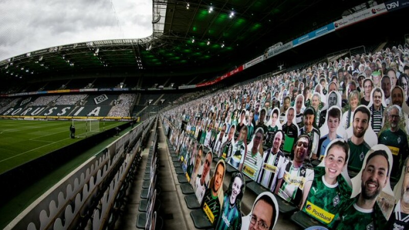 Cum au putut 13.000 de fani să asiste din tribune la un meci din Bundesliga, în plină pandemie