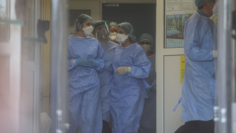 Focar de coronavirus la un renumit spital din București. Cum a reușit o asistentă să-și infecteze colegii