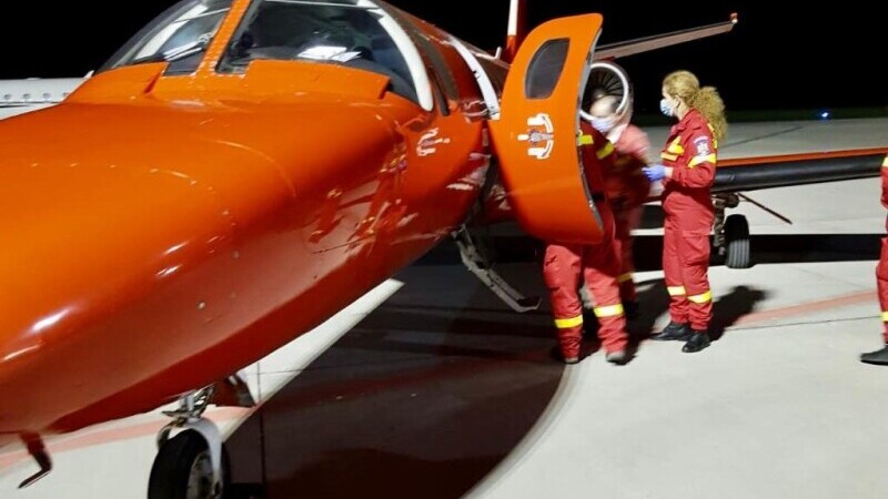 Doi copii din Botoșani, aduși cu un avion SMURD la București după ce s-au intoxicat cu paracetamol sirop