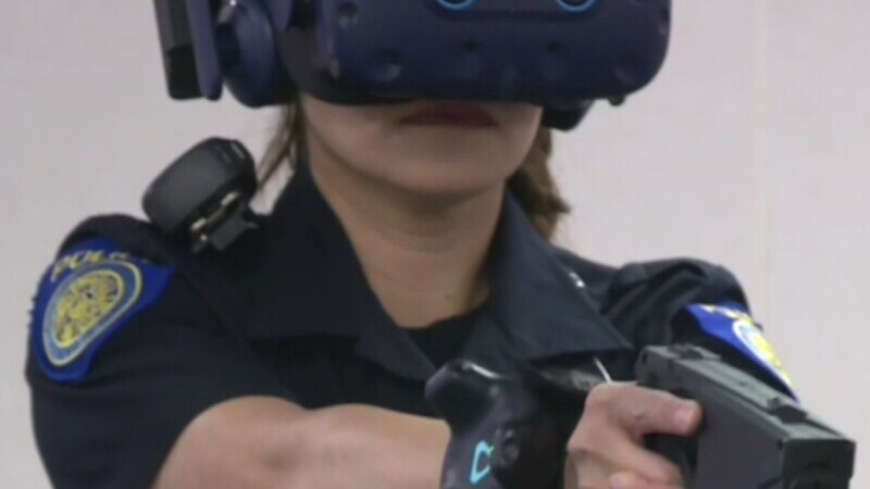 Polițiști antrenați de AI, într-un centru pilot din SUA. Ce învață agenții