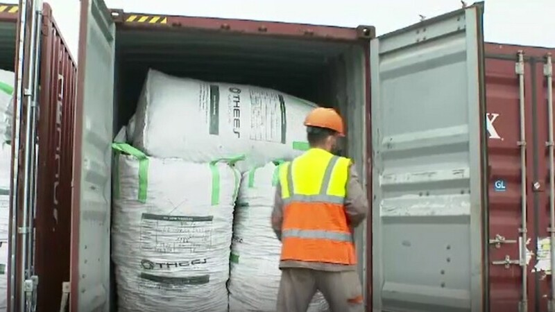 Sute de tone de deșeuri au fost descoperite în Portul Constanța