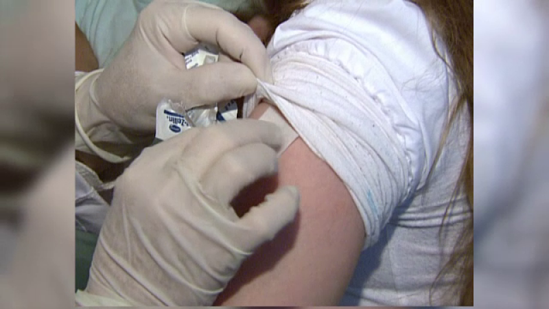 Vaccinul anti-HPV ajunge la medicii de familie din țară. Fiica ministrului Sănătății, printre primele imunizate