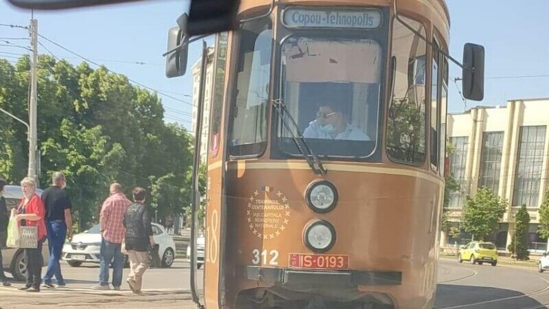 Un tramvai a deraiat în Iași dintr-un motiv incredibil