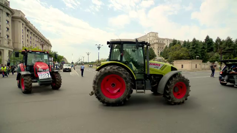 Fermierii au protestat cu tractoarele la Parlament. Ce le reproșează autorităților