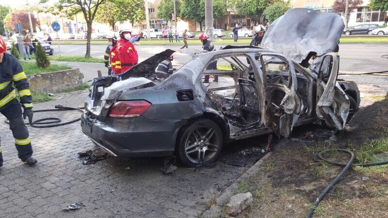 O mașină a explodat în Arad - 5