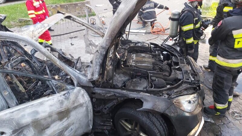 O mașină a explodat în Arad - 8