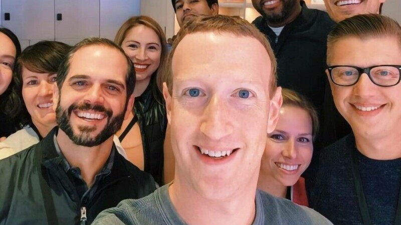 Poza postată de Mark Zuckerberg care îți dă fiori. ”Extraterestru? Robot? Reptilian?”