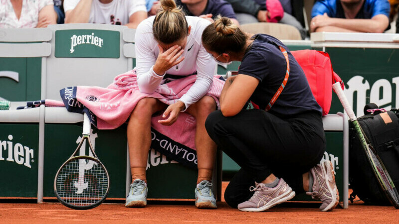 Roland Garros 2022: Simona Halep a suferit un atac de panică în timpul meciului cu Zheng. 