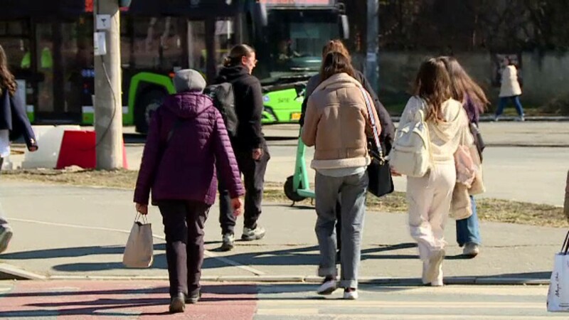 Oameni pe strada