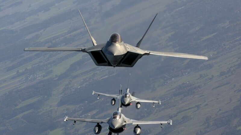 avion militar