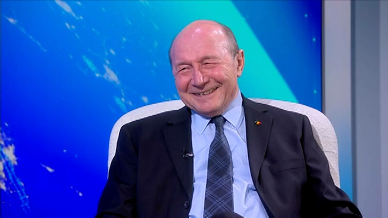 Băsescu: „Dacă Simion apucă să vorbească cu Meloni, îi scoate prostiile din cap. S-au întâlnit, dar n-au apucat să vorbească”Băsescu: „Dacă Simion apucă să vorbească cu Meloni, îi scoate prostiile din cap. S-au întâlnit, dar n-au apucat să vorbească”