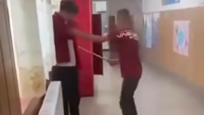 elev batut cu batul galati