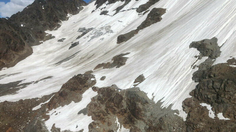 O avalanşă de gheaţă, noroi şi roci a îngropat un sat din Elveția