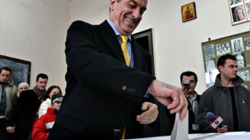 Premierul Calin Popescu Tariceanu a votat la scoala din Ciofliceni, Ilfov