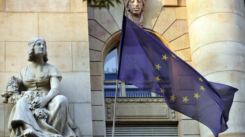 Steagul UE in fata Bancii Nationale a Ungariei