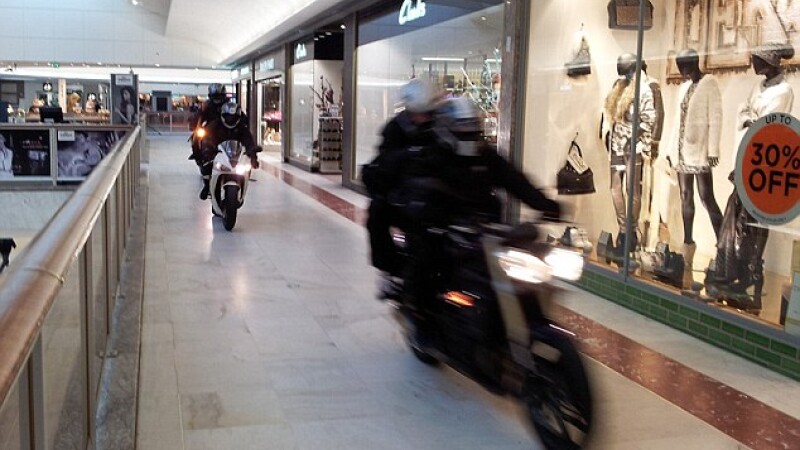 jaf pe motociclete, mall Londra