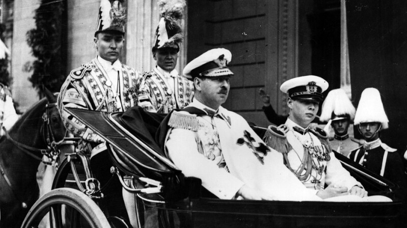 Regele Carol al II-lea şi Voievodul Mihai în trăsură