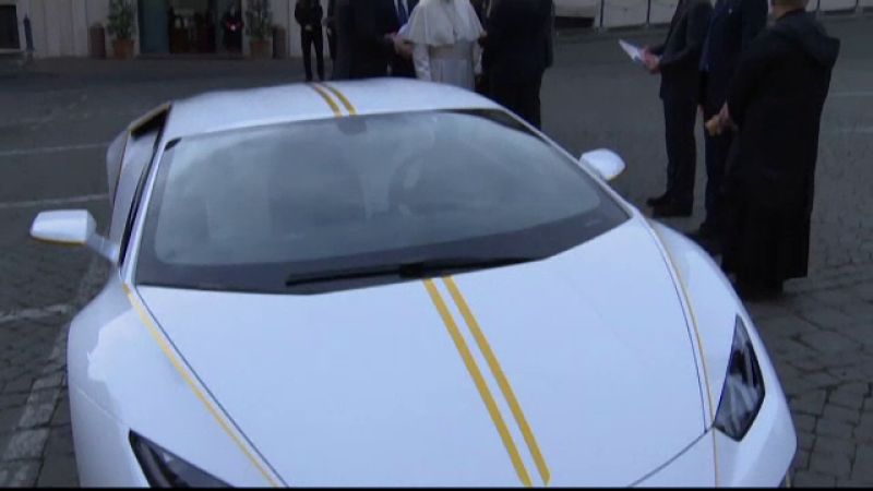 Lamborghini primit de Papa Francisc