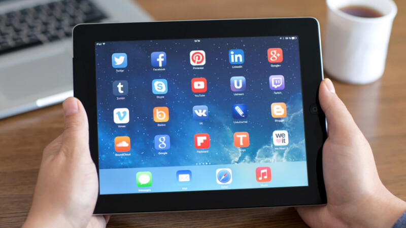 iPad, retele sociale