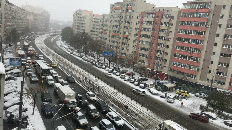 Imagini după primul cod de ninsoare în București