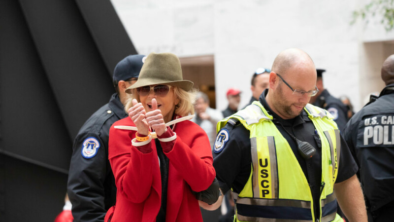 Actrița Jane Fonda, arestată pentru a patra oară. ”Sunt OK cu asta”