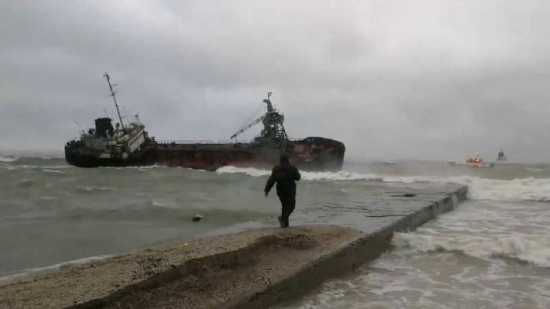 Petrolier eșuat în Marea Neagră din cauza unei furtuni puternice