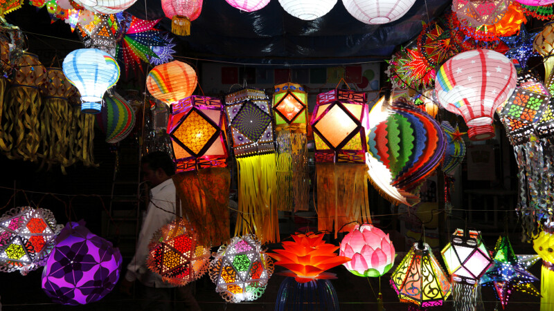 Lampioane la Festivalul Luminilor din nordul Indiei